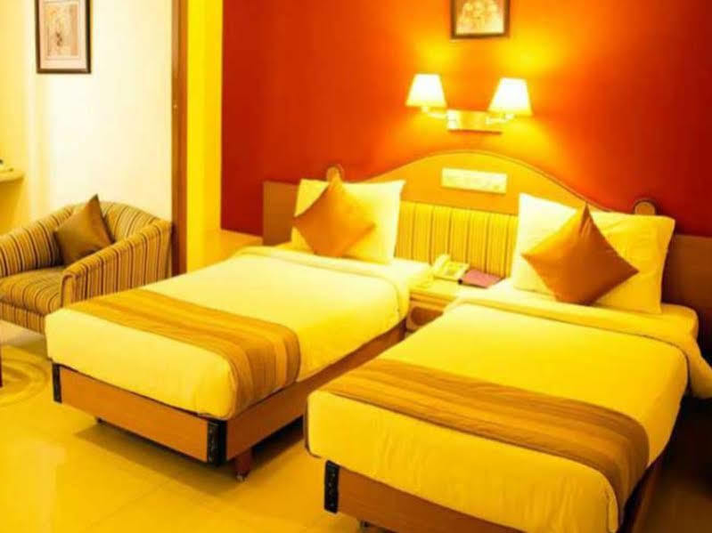 Hotel Park Central Koregaon Park Púna Kültér fotó