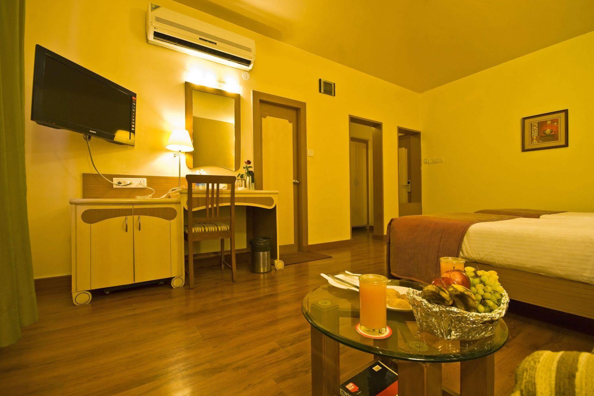 Hotel Park Central Koregaon Park Púna Kültér fotó