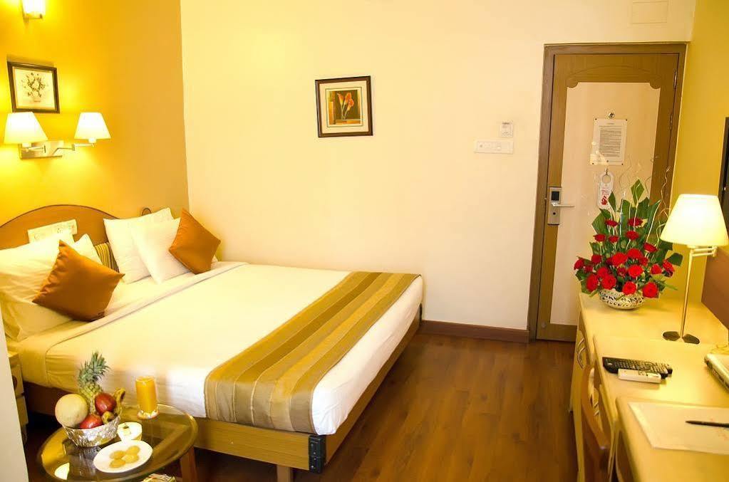 Hotel Park Central Koregaon Park Púna Kültér fotó